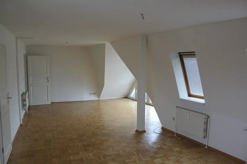 Erstklassige 2-Zimmer-Wohnung im Dachgeschoss mit Parkett in der Paulsstadt zu mieten! - Foto 5