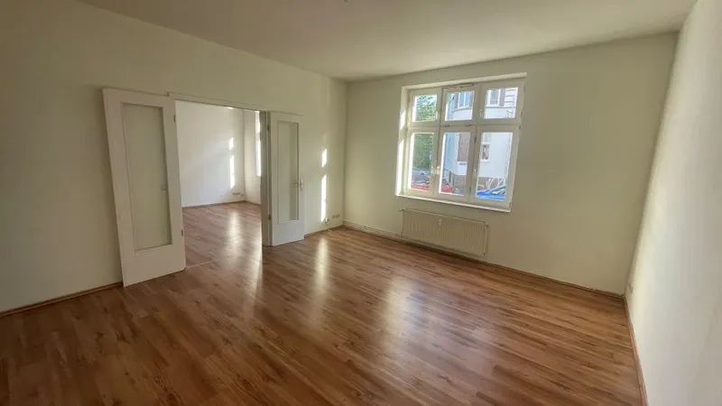 Attraktive 3 Zimmer-Wohnung mit Balkon in der Schelfstadt zu mieten! - Photo 2