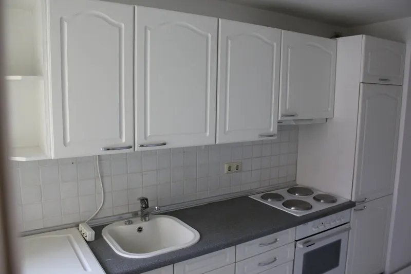 Geräumige 2 Zimmer-Wohnung im Dachgeschoss mit Parkett in der Paulsstadt zu mieten! - Photo 1