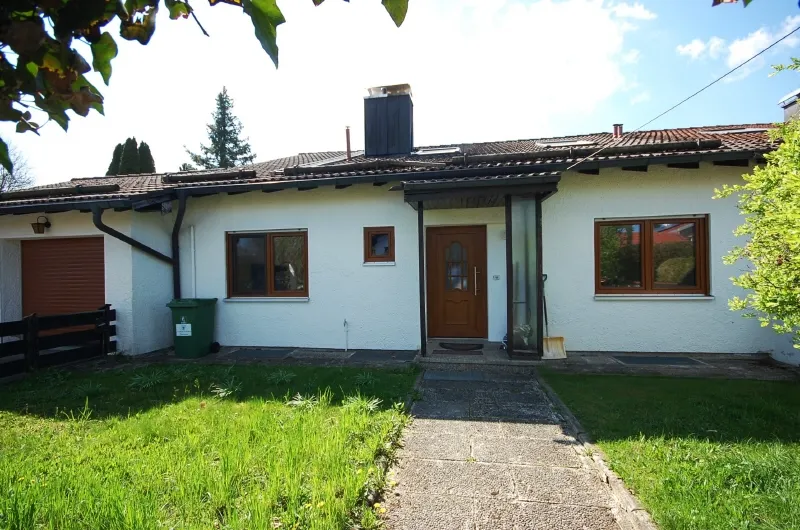 F&uuml;r Gartenliebhaber – &auml;lteres 2 Familienhaus in absolut ruhiger Lage