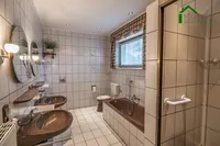 Badezimmer EG