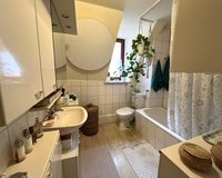 Badezimmer mit Wanne 2. Obergeschoss