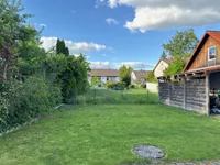 Garten mit Garagenanbau