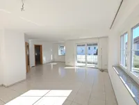 Sehr helles, großzügiges Wohn- und Esszimmer_heller