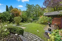 Blick durch den vorderen Garten