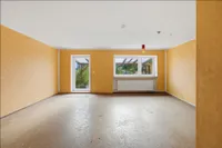 Blick vom Wohn-Eßzimmer zur Terrasse 