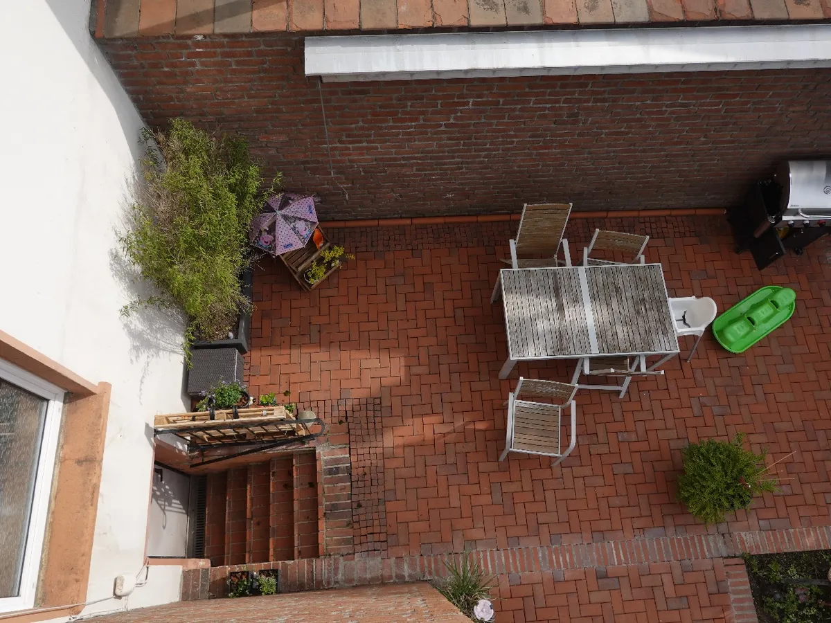 Terrasse hinter dem Haus