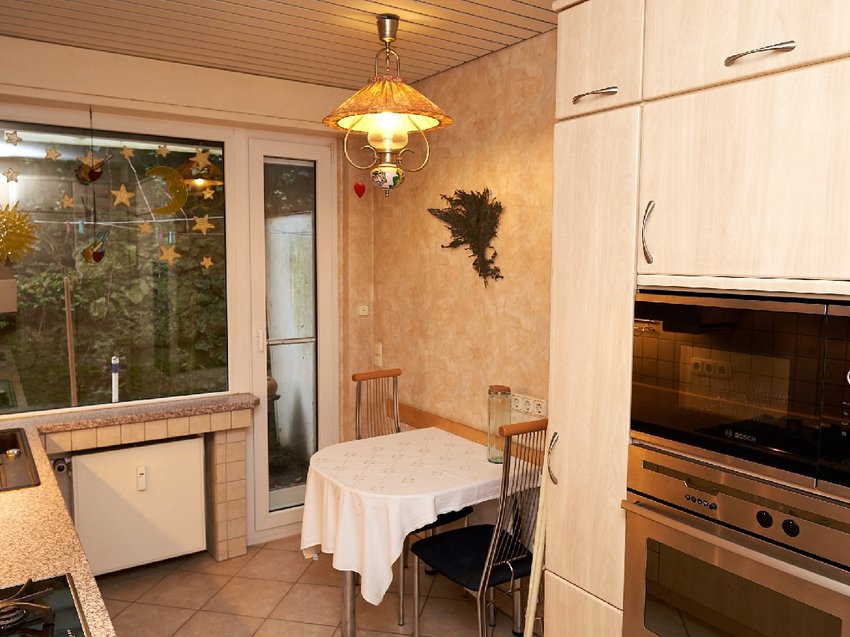 Küche im 1.OG mit Zugang zur Terrasse