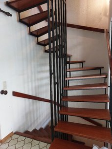 Die Treppe vom Keller bis zum Spitzboden