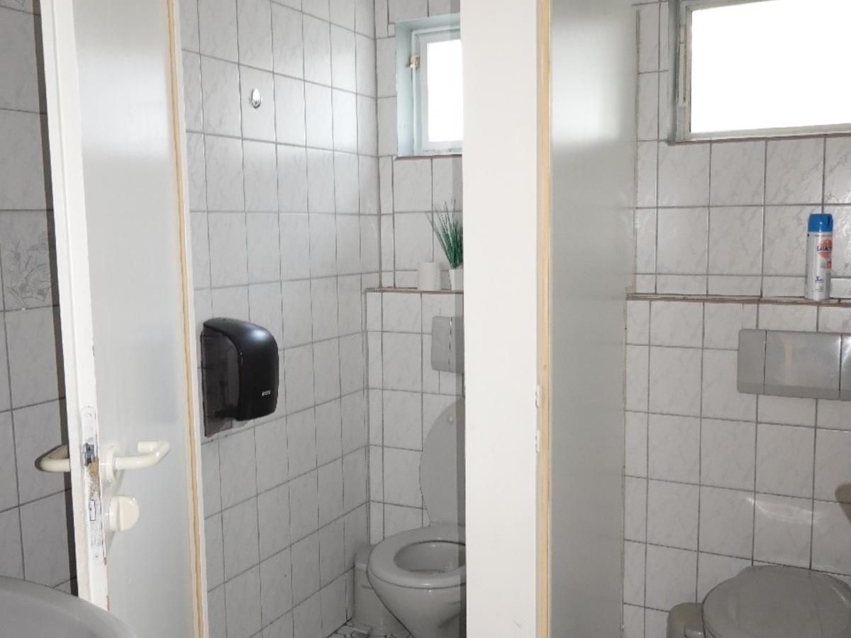 Getrennte WC- Anlage im EG