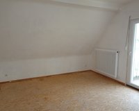 Schlafzimmer mit Balkonzugang im DG