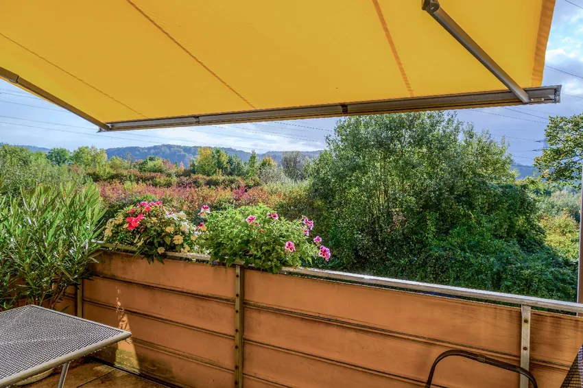 SW-Balkon mit Weitblick und neuw. Markise