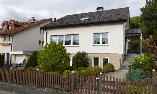 Gepflegtes Einfamilienhaus mit Einliegerwhg.