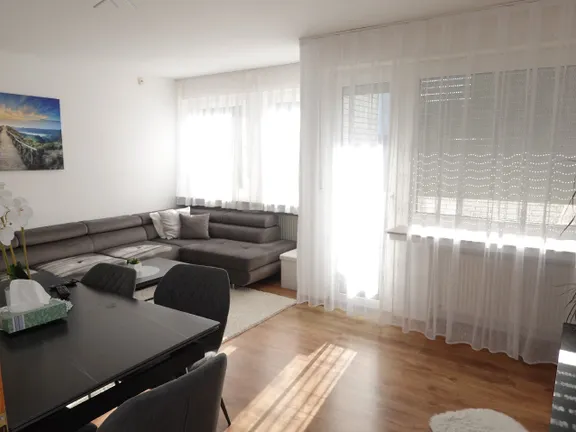Großzügiges Wohn-/Esszimmer
