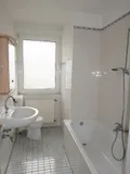 Tageslichtbad mit Badewanne