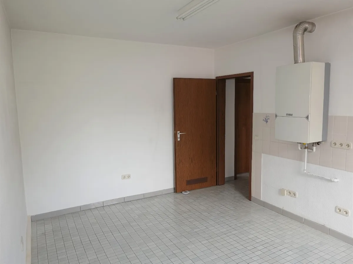 Küche bietet Platz für einen Esstisch