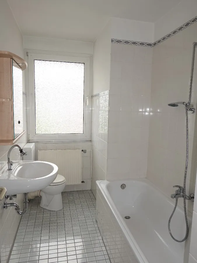 Tageslichtbad mit Badewanne