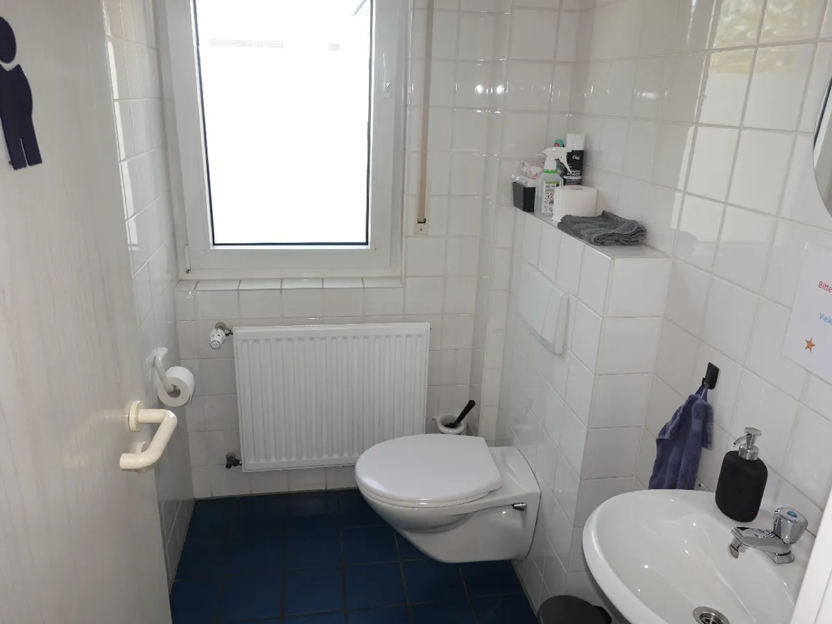 Personal-WC im Windfang