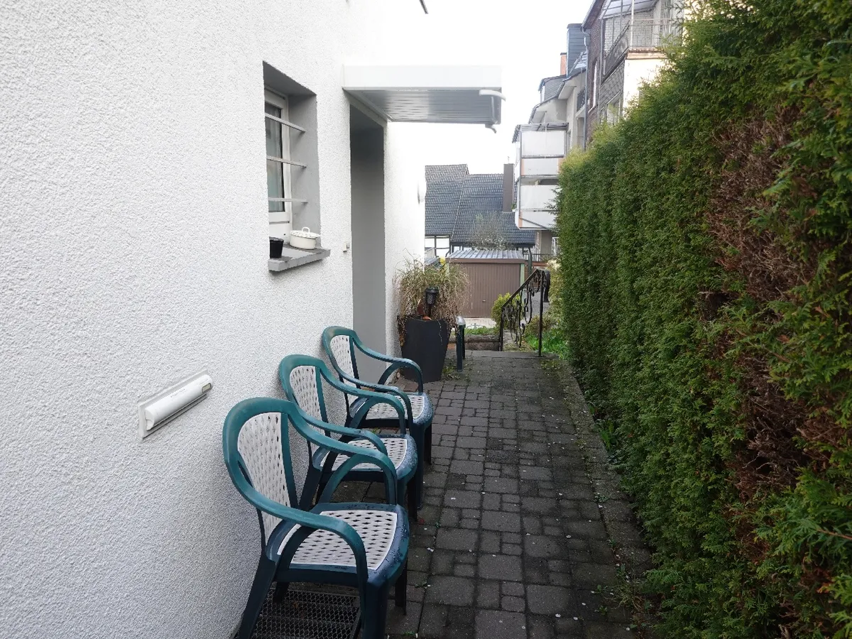 Separater Eingang rückseitig stufenlos