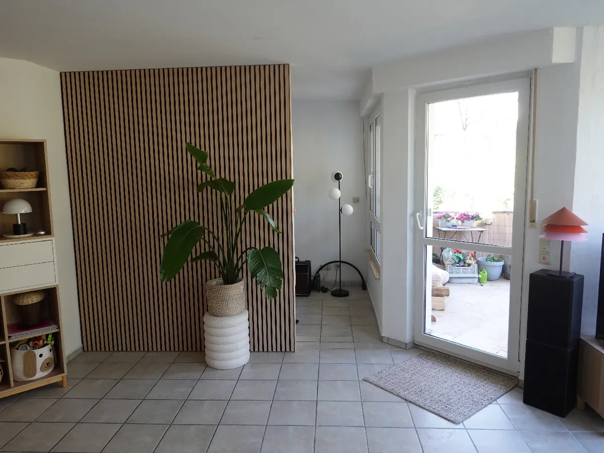 Blickrichtung Balkon u. Home-Office
