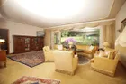 Wohnzimmer mit gr. Fensterfront
