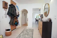 Diele mit Rundbogen