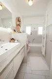 Modernes Bad mit Wanne