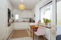Küche mit seitl. Terrassenausgang