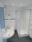 Modernes Badezimmer