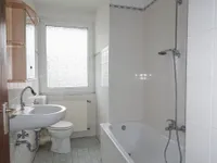 Tageslichtbad mit Badewanne