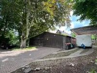 Garage und Stellplatz