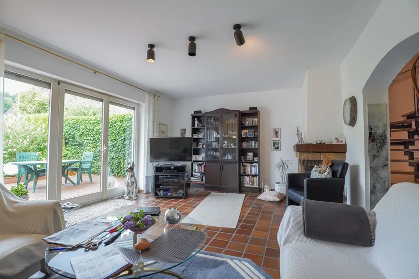 Wohnzimmer mit Kamin