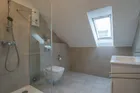Modernes Bad mit Dusche