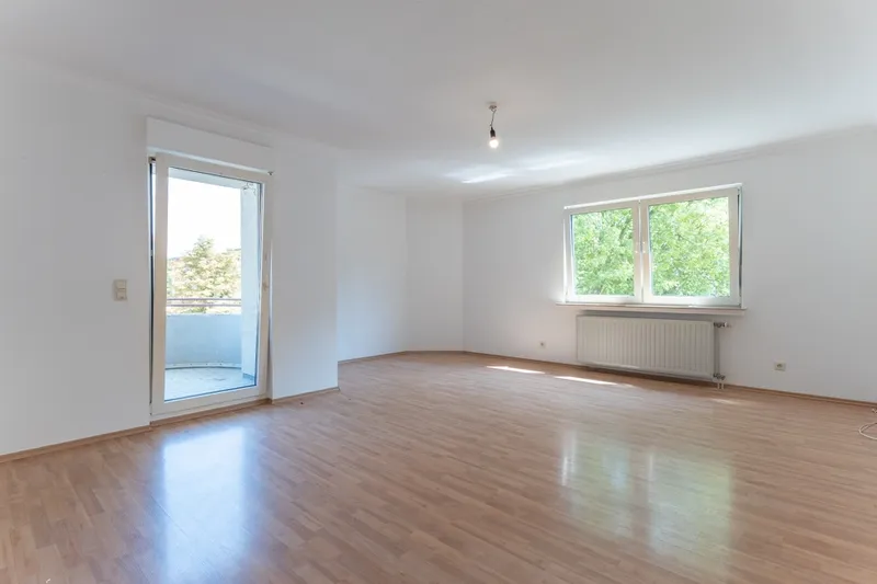 Wohnzimmer mit Essbereich