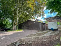 Garage und Stellplatz
