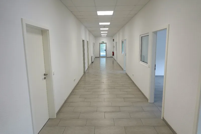 Zentraler Flurbereich (Bürotrakt)