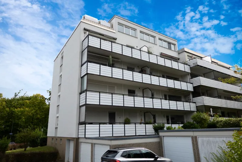 Rückansicht auf die Balkone