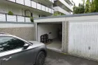 Garage direkt hinter dem Haus
