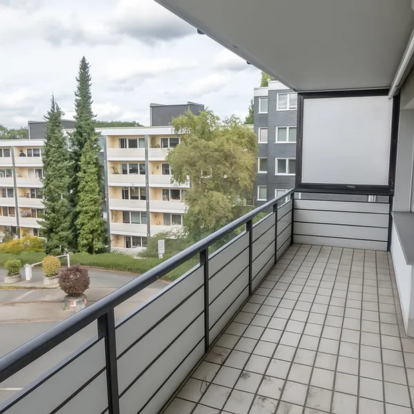 Ca. 12 m² große überdachte Balkon