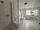 Tageslichtbad mit Dusche