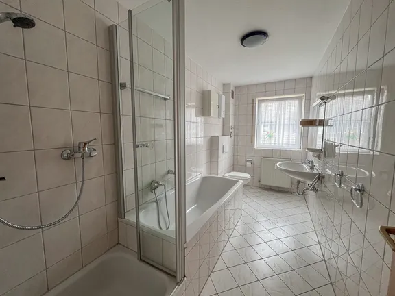 Tageslichtbad mit Dusche