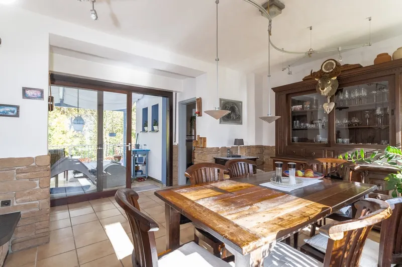 Essbereich mit zugang auf die Terrasse
