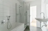 Badezimmer mit Dusche