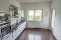 Küche im OG mit Zugang zur Loggia