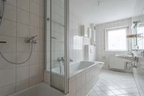 Tageslichtbad mit Dusche