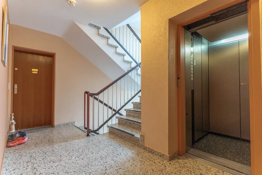 Hausflur mit Aufzug