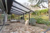 Die teilüberdachte Terrasse