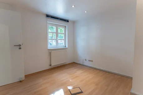 Weiteres separtes Büro (III)  im OG