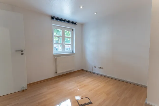 Weiteres separtes Büro (III)  im OG