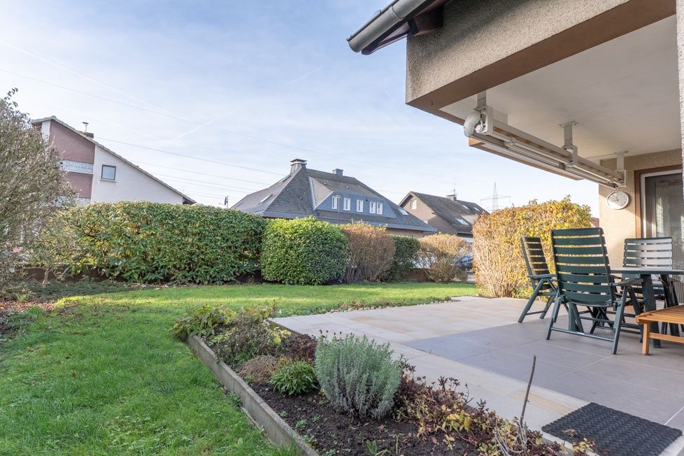 Überdachte Terrasse und schöner Garten